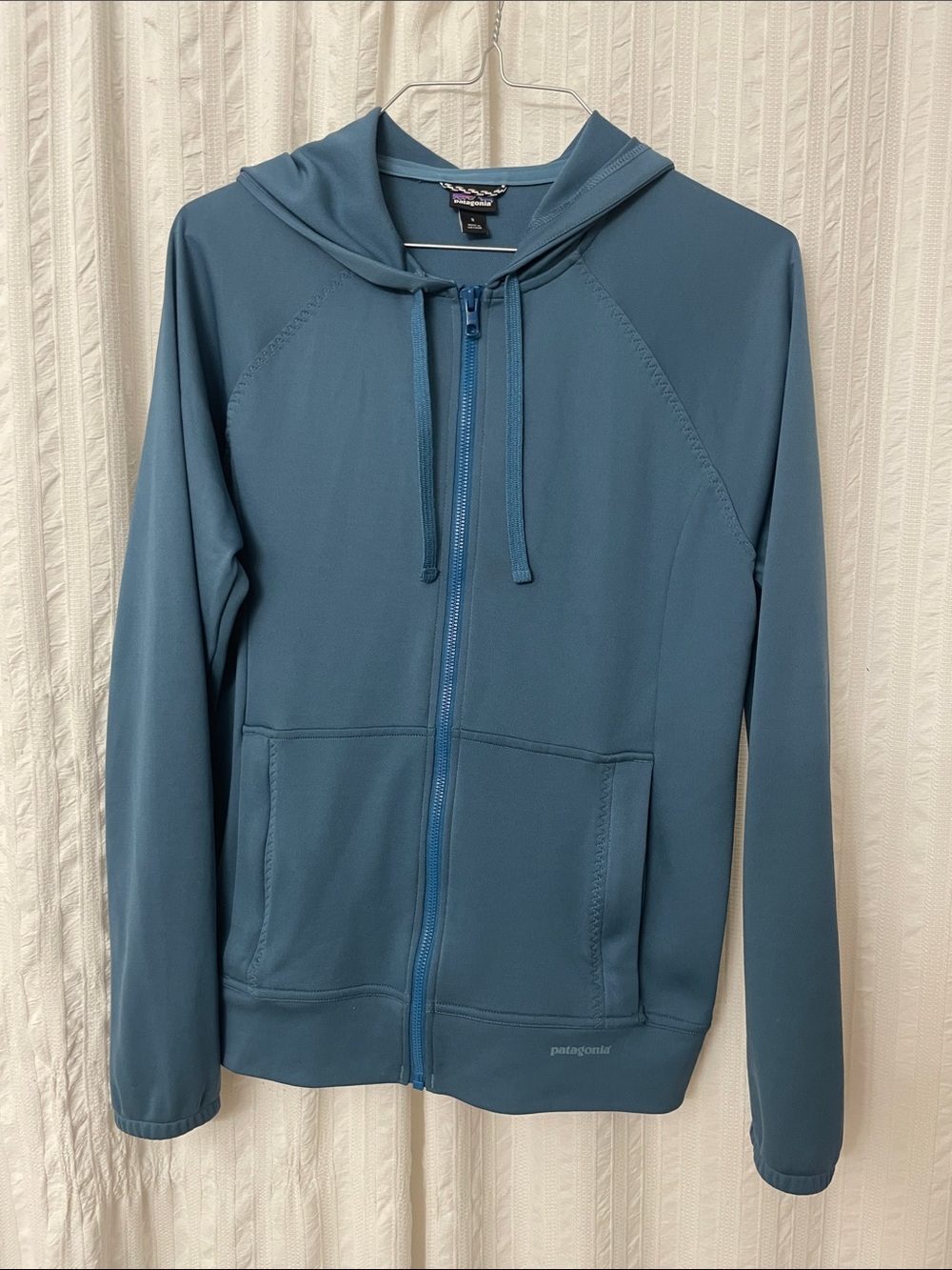 Patagonia hooded zipper jacket
